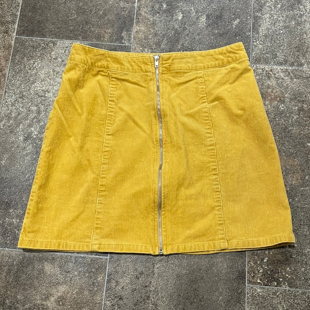 Super cute full-front zip mustard skirt.